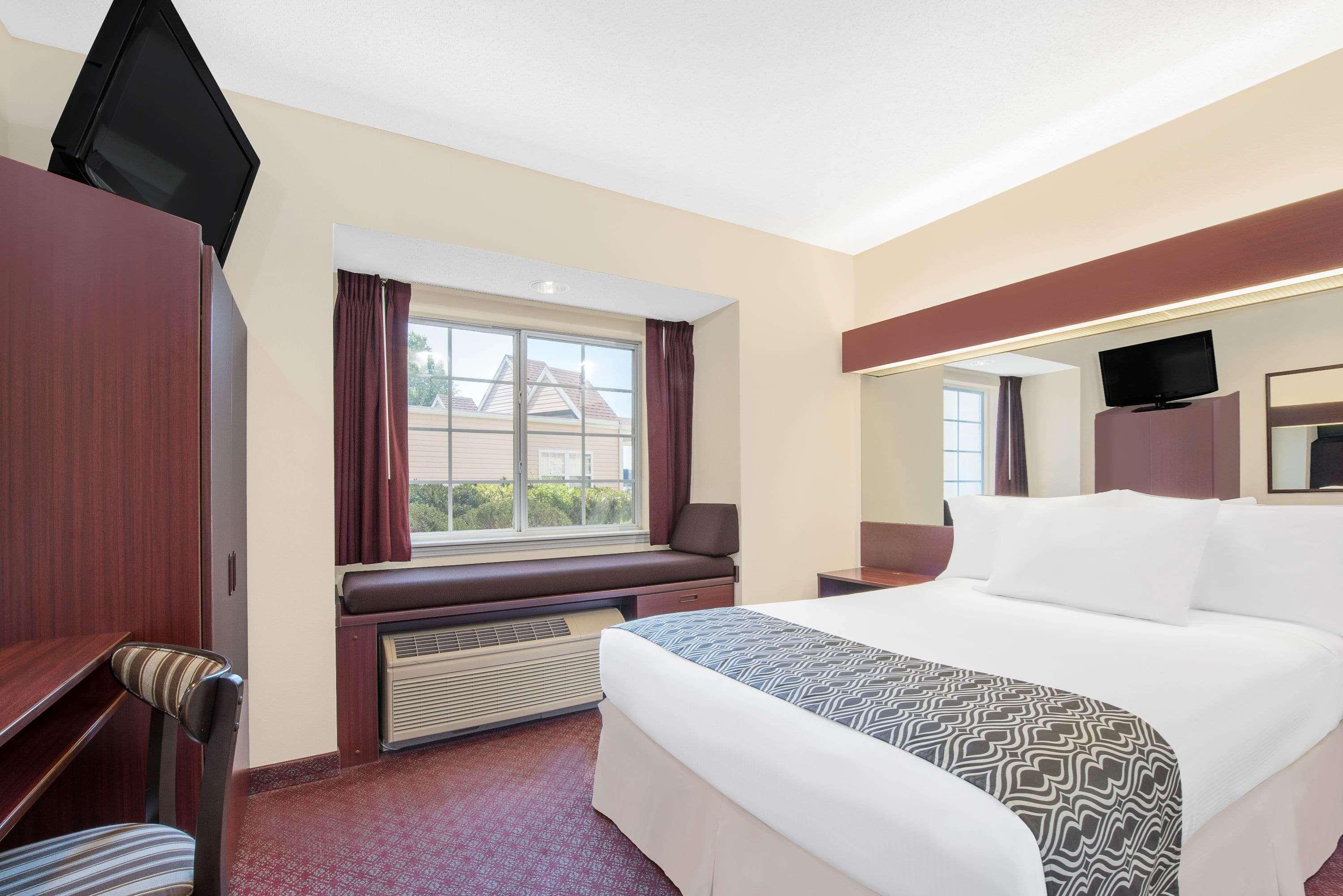 Hotel Microtel & By Wyndham 2*