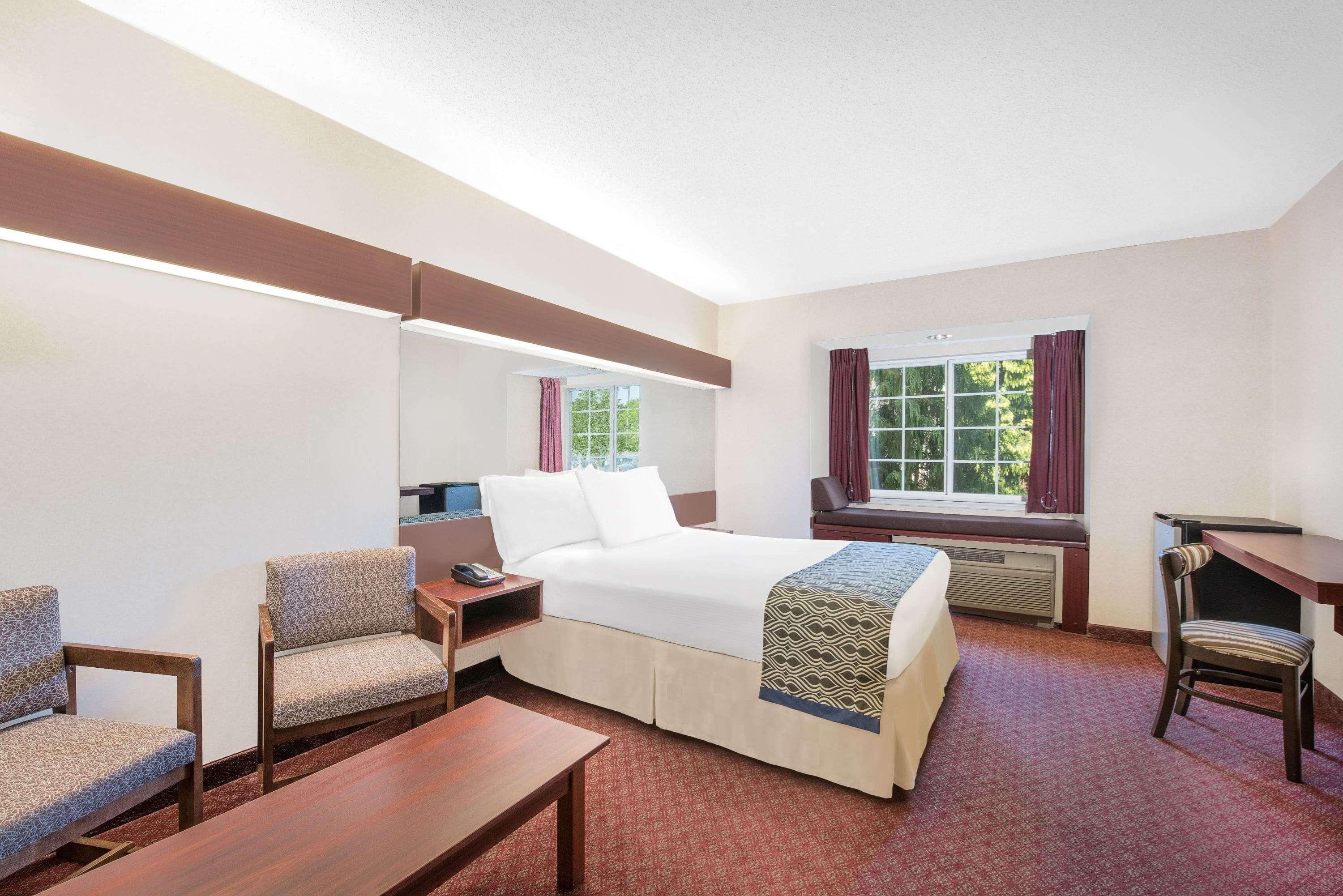Microtel & By Wyndham 2*