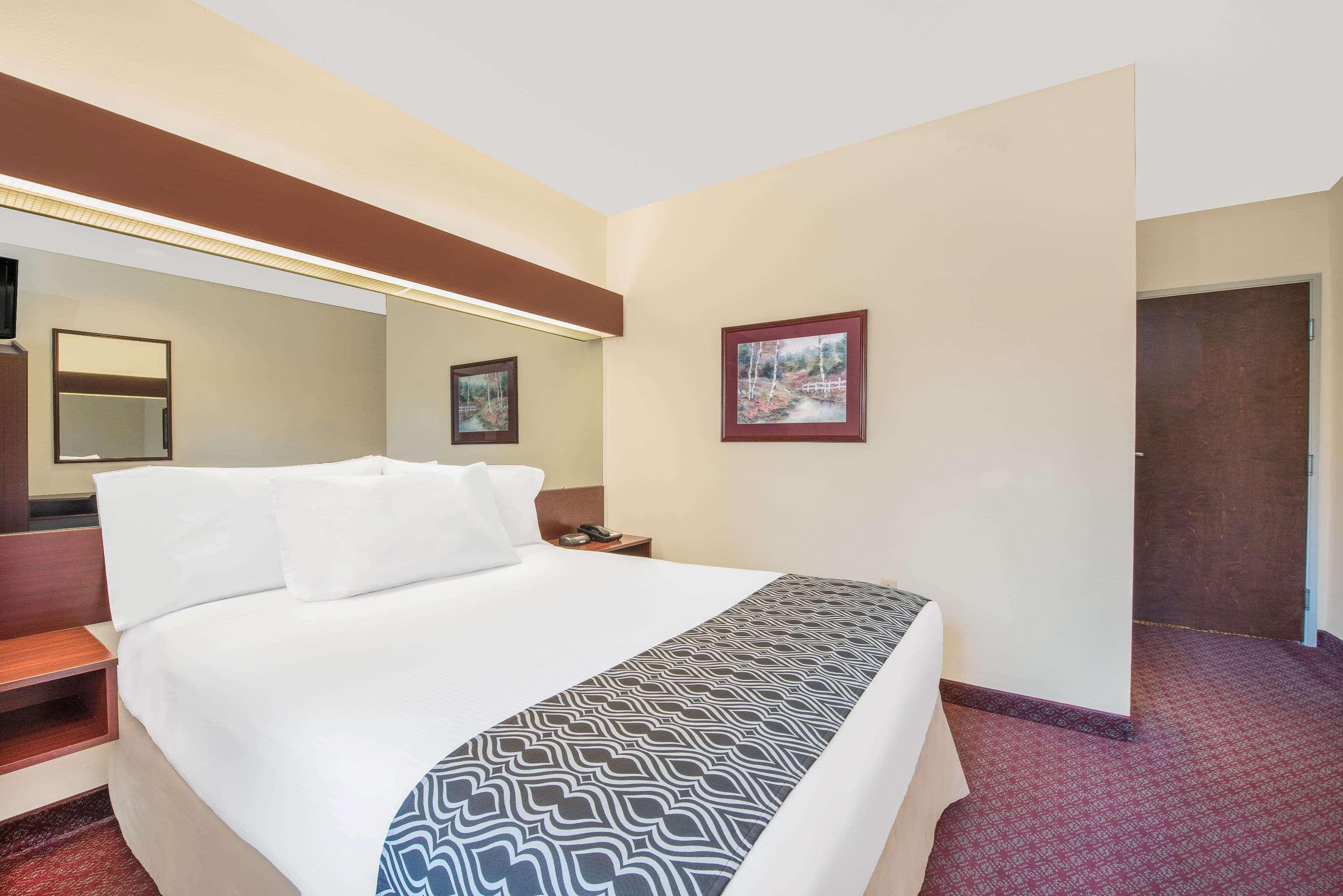 Microtel & By Wyndham Hotel 2*