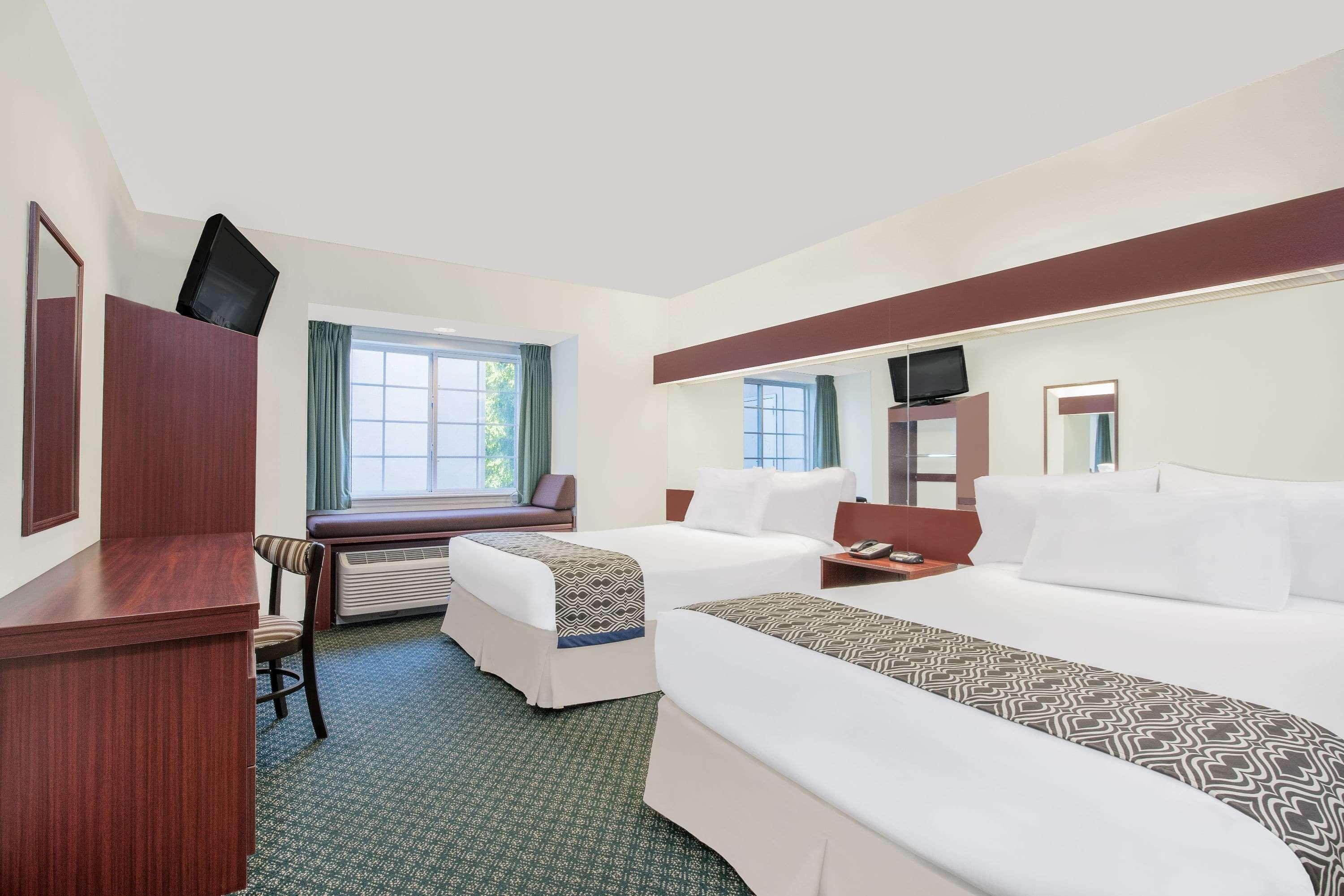 Hotel Microtel & By Wyndham 2*